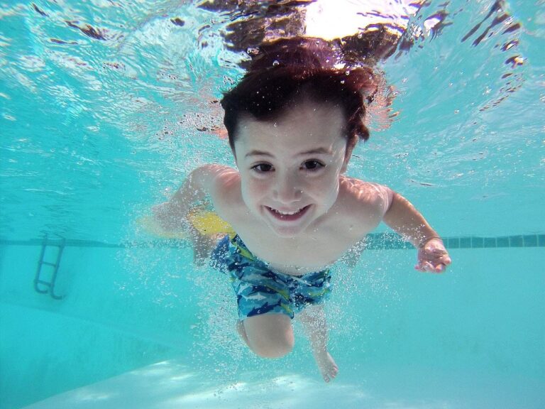 Aquaplays: Cómo ayudar a tu bebé a superar el miedo al agua