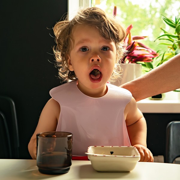 ¿Cómo actuar si mi bebé se atraganta durante la comida?
