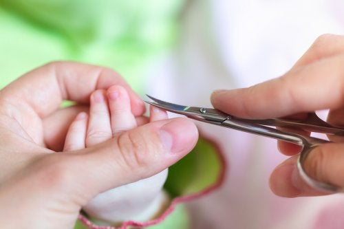 Consejos prácticos: ¿Cuándo y cómo cortarle las uñas a tu bebé?