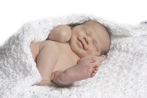 Descubriendo el misterio: ¿Por qué los bebés respiran de manera acelerada?