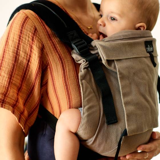 El momento adecuado y la forma segura de comenzar a utilizar una mochila portabebé con tu pequeño