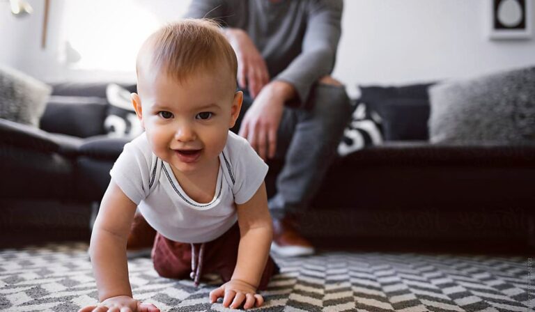 Guía completa: Cómo enseñarle a tu bebé a gatear de forma segura