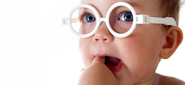 La importancia de cuidar la visión: ¿A partir de cuándo deben los bebés empezar a usar gafas?