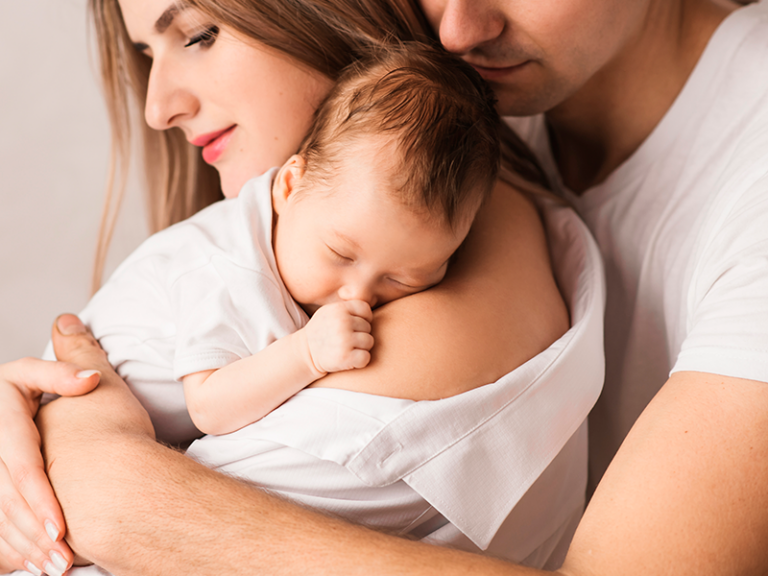 Las razones detrás del deseo constante de tu bebé por estar en brazos